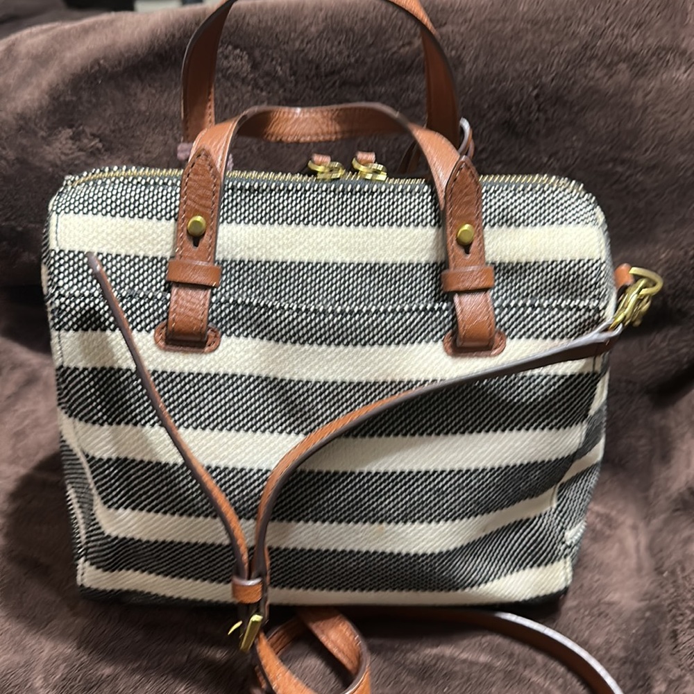 Fossil black stripe satchel/ crossbody. 10” L x 5” W x 8” H - Picture 3 of 10